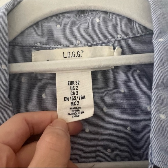 ⭐️ H&M L.O.G.G. Blue Chambray Polka Dot Button Down Shirt 100% Cotton Size 2 EUC - Picture 2 of 5
